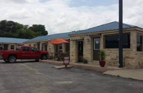 Karnes City House | 17 m² Motel ∙ 2 bedrooms ∙ 4 guests