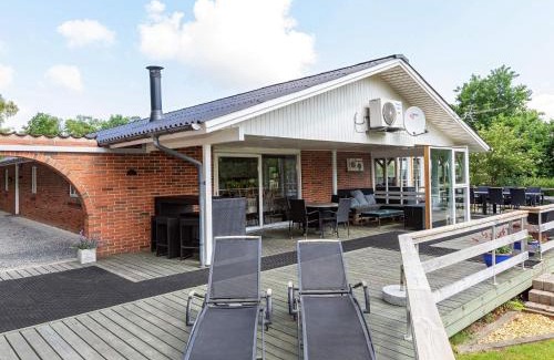 Vester Grønning House | 17 person holiday home in Roslev-By Traum