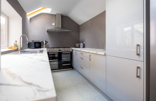Llandudno House | 17 Person Holiday House with Pool table, Hot Tub and Cinema.
