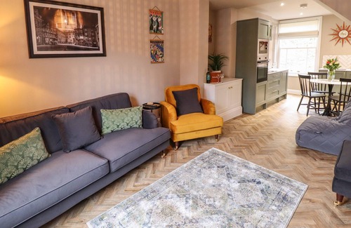 Lincoln House | 17 UNION ROAD HOUSE, with a garden in Lincoln