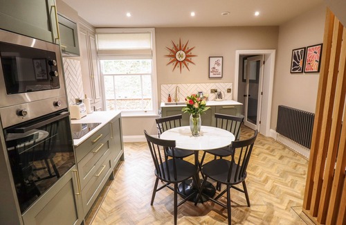Lincoln House | 17 UNION ROAD HOUSE, with a garden in Lincoln