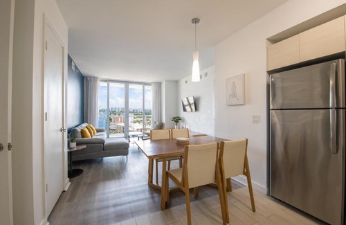 Hallandale Beach House | 1703AB Modern 2 BR 2B Ocean Views Full Kitchen Washer Dryer in Unit Pool Gym
