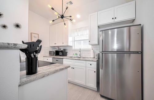 Hyde Park Apartment | 1716 Fairview 1KING/1BA Top Apt. Duplex Pets Ok!