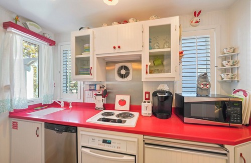 Seaside House | 174 Feet to Beach Access in Seaside, FL Proper! Balcony + 2 Adult Bikes!