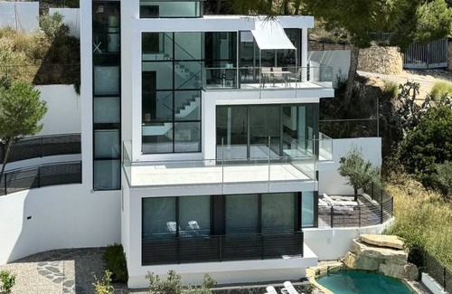 Llanca Villa | 175 m² Villa ∙ 4 bedrooms ∙ 8 guests