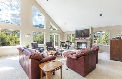 Ridgway House | 177 Blue Tip Drive