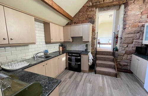 Ipstones House | 17th C Stone Barn Conversion In Village Location - Western Edge Of Peak District