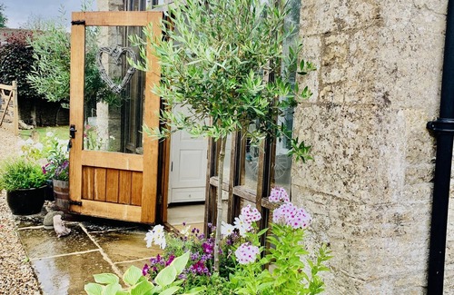 Clapton on the Hill House | 17th century converted barn in Cotswolds stone- 5 mins from Bourton On The Water