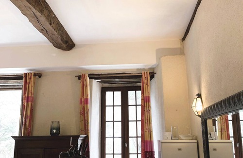 Cite Apartment | 17th century property between the pink granite coast & Lannion, large 46m2 studio flat