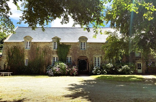 Cite Apartment | 17th century property between the pink granite coast & Lannion, large 46m2 studio flat
