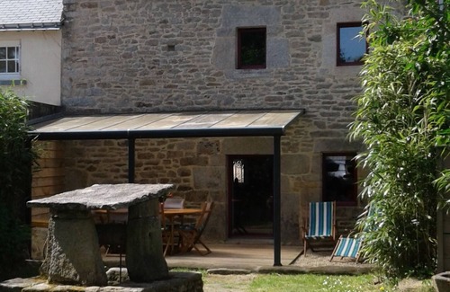 Saint-Servant House | 17th century house in the heart of a charming little village.
