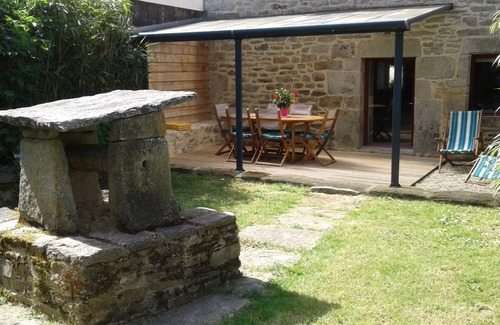 Saint-Servant House | 17th century house in the heart of a charming little village.