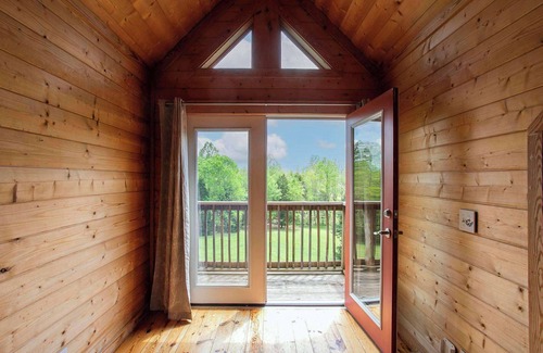Fairview Cabin | 18-Acre Hideaway: Pool & Hot Tub