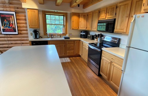 Weston House | 18+ acres! Sun drenched 5 bedroom. 12 min from Okemo! VAST trails 5 min away!
