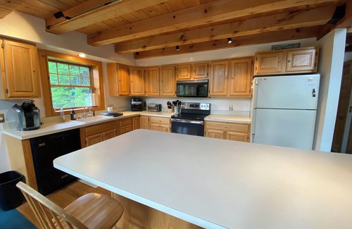 Weston House | 18+ acres! Sun drenched 5 bedroom. 12 min from Okemo! VAST trails 5 min away!
