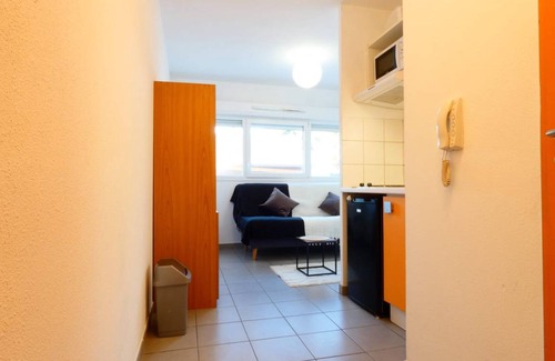Hopitaux-Facultes Apartment | 18 m² Apartment ∙ 1 bedroom ∙ 1 guest