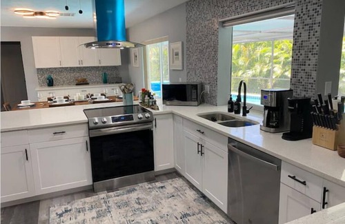 Lochmoor Waterway Estates House | 18 Palms Hideaway