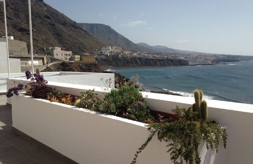 Punta del Hidalgo House | 180 ° sea view terraces, spacious, center of Punta Hidalgo, hiking paradise