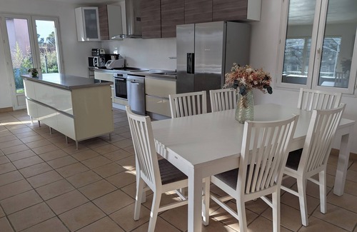 Villeneuve-les-Avignon House | 180 m2 air-conditioned villa, private pool, near Avignon