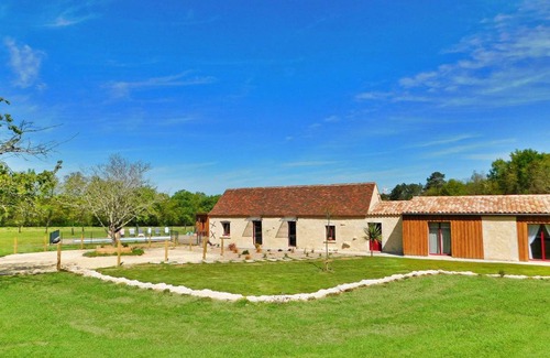 Conne-de-Labarde House | 180 m² Farmhouse ∙ 4 bedrooms ∙ 6 guests