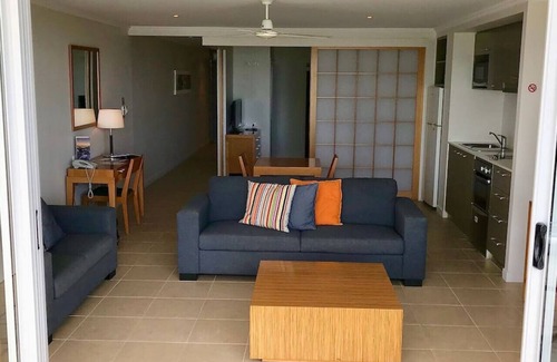 Urangan Condo | 180˚ Water View Apartment - Simply Stunning