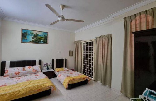 Nibong Tebal House | 1800 m² House ∙ 4 bedrooms ∙ 15 guests