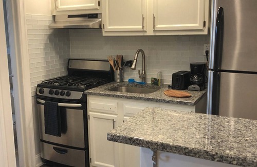 North Bergen Apartment | 1817 5C · Cute contemporary 1b Apt -20min NYC Parking Avail