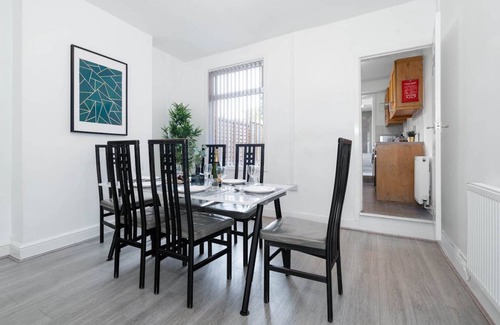 Smethwick House | 185 m² House ∙ 3 bedrooms ∙ 6 guests