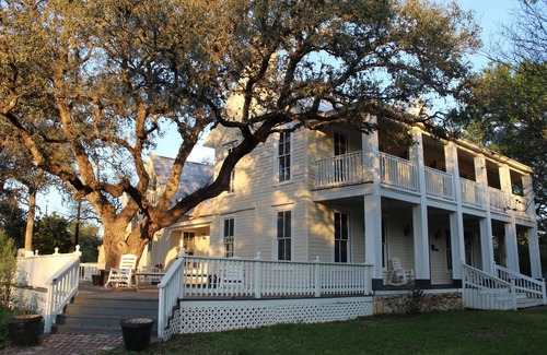 San Marcos House | 1850 Farmhouse with 7 bedrooms & 8 bathrooms - Eastwood Hill