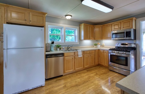 Grand Isle Apartment | 1850's Farmhouse Private Apartment