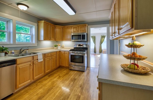 Grand Isle Apartment | 1850's Farmhouse Private Apartment