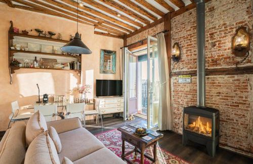 Centro Apartment | 1851: Exceptional 19th century studio in Madrid