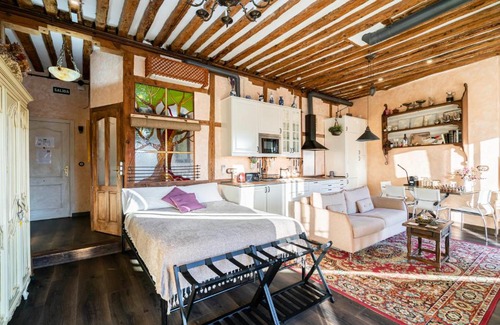 Centro Apartment | 1851: Exceptional 19th century studio in Madrid