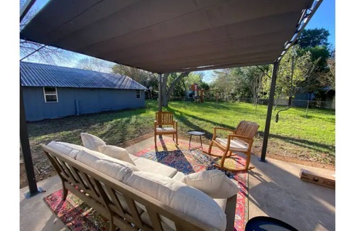 Columbus House | 1886 Historic Boxwood Bungalow