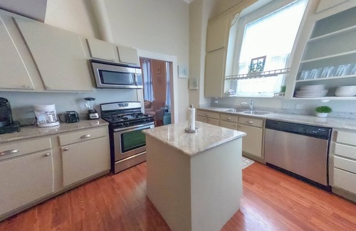 San Jacinto House | 1897 Remodeled home. Hot tub, Swimming Pool