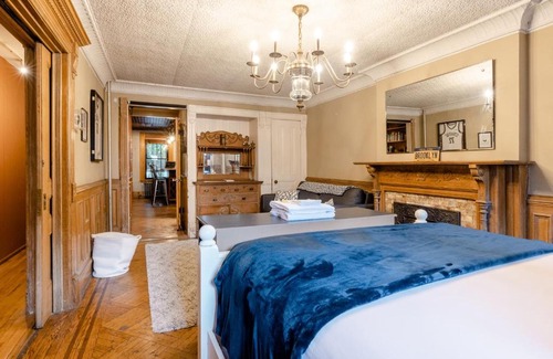 Bedford-Stuyvesant Apartment | 1899 Historic Luxury Brooklyn Brownstone (Vintage)