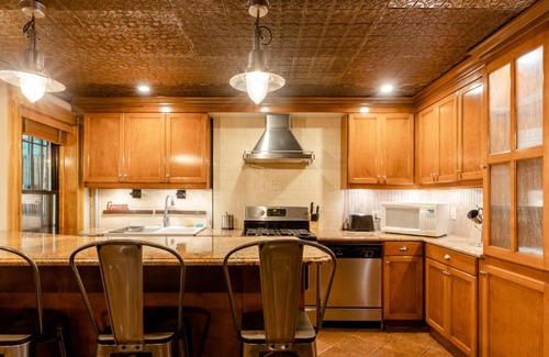 Bedford-Stuyvesant Apartment | 1899 Historic Luxury Brooklyn Brownstone (Vintage)