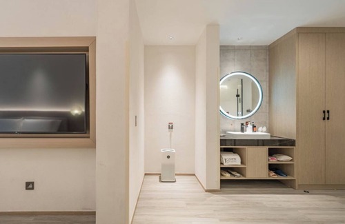 Downtown Beijing Hotel | 18HOW Qianmen Grape Courtyard Hotel