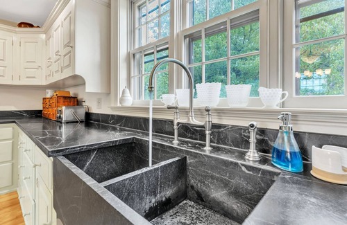Whately Other | 18th century 3-bedroom renovated farmhouse in peaceful Whately with WiFi, AC