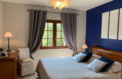 Tavers Bed & Breakfast | 18th-century restored rooms with WiFi in the heart of Loire Castles