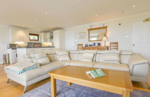 Bigbury-on-Sea Cottage | 19 BURGH ISLAND CAUSEWAY, family friendly in Bigbury-On-Sea