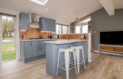 Dobwalls Cottage | 19 MEADOW RETREAT, pet friendly, luxury holiday cottage in Dobwalls