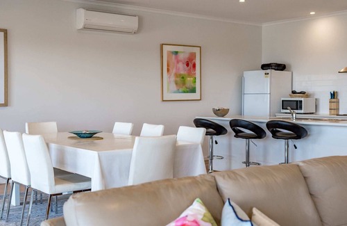 Encounter Bay House | 19 Seacrest Ave: uninterrupted, panoramic sea views from The Bluff to Goolwa