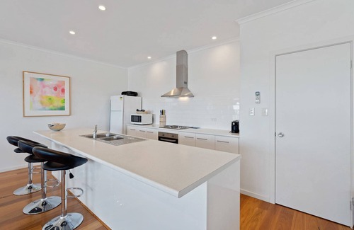 Encounter Bay House | 19 Seacrest Ave: uninterrupted, panoramic sea views from The Bluff to Goolwa