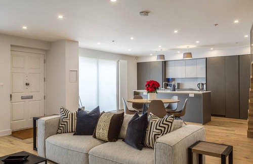 Avonmore and Brook Green House | 190 m² House ∙ 4 bedrooms ∙ 8 guests