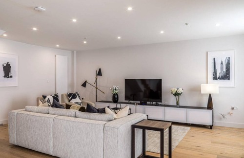 Avonmore and Brook Green House | 190 m² House ∙ 4 bedrooms ∙ 8 guests