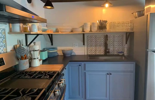 Coxsackie Cabin | 1900’s farmhouse, hot tub & fireplace