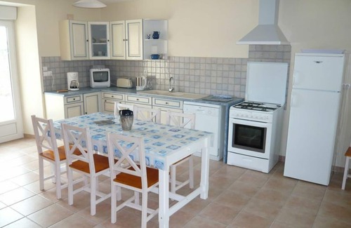 Reville Cottage | 1900s house with 3 bedrooms, garden and WIFI