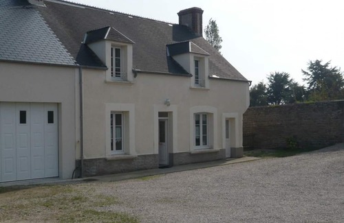 Reville Cottage | 1900s house with 3 bedrooms, garden and WIFI