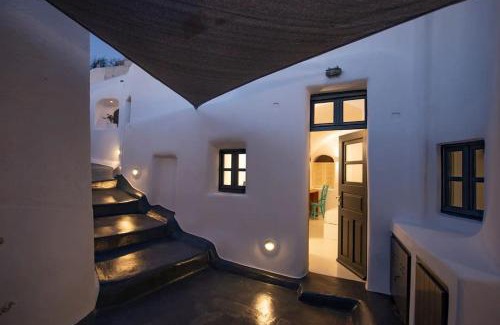Pyrgos Apartment | 1906 Cave Villa